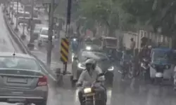 CG Weather News : छत्तीसगढ़ में फिर बदला मौसम, 3 दिन बारिश के आसार, कई जिलों में भारी बारिश का अलर्ट CG Weather News : छत्तीसगढ़ में फिर बदला मौसम, 3 दिन बारिश के आसार, कई जिलों में भारी बारिश का अलर्ट