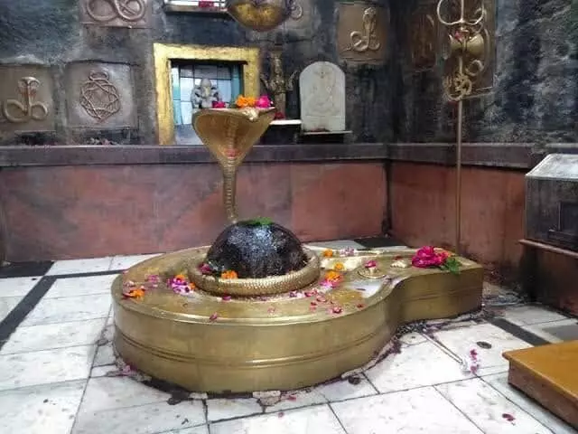 35960-- Nag Panchami 2026 : नाग देवता के 10 प्रसिद्ध मंदिर, जहां दर्शन के लिए उमड़ते हैं श्रद्धालु