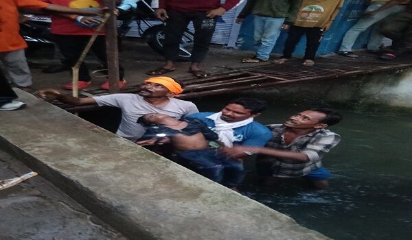Raipur City News : बारिश के तेज बहाव ने ली मासूम की जान, नाले में डूबने से 4 साल के बच्चे की मौत
