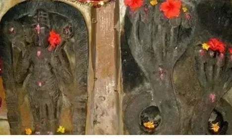 Nagfani Temple Dantewada: सावन सोमवार और नागपंचमी पर नागफनी मंदिर में उमड़ी आस्था, नागवंशी राजाओं से जुड़ा है इतिहास Nagfani Temple Dantewada: सावन सोमवार और नागपंचमी पर नागफनी मंदिर में उमड़ी आस्था, नागवंशी राजाओं से जुड़ा है इतिहास