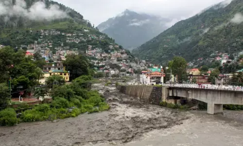 हिमाचल में बारिश से बिगड़े हालात: 110 सड़कें बंद, 91 ट्रांसफार्मर ठप; 217 पेयजल योजनाएं प्रभावित