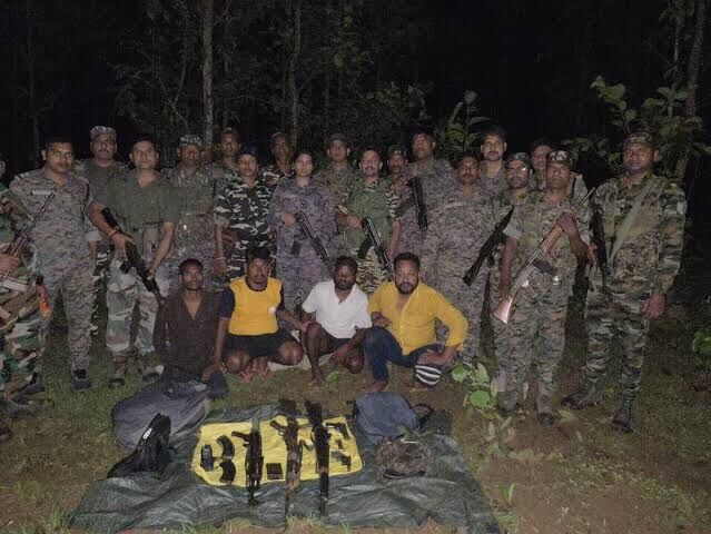 Gumla Crime : 5 लाख के इनामी JJMP कमांडर समेत 4 उग्रवादी गिरफ्तार, हथियारों का जखीरा बरामद