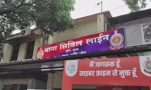 Raipur City Crime : कार लॉक करना भूला सोशल मीडिया इन्फ्लुएंसर, डेढ़ लाख का सामान चोरी