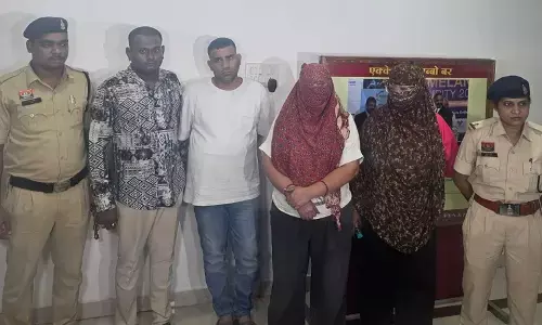 Raipur City Crime : नाबालिग बेटी से दुष्कर्म, फर्जी दस्तावेजों से कराया प्रसव, पिता समेत 6 आरोपी गिरफ्तार