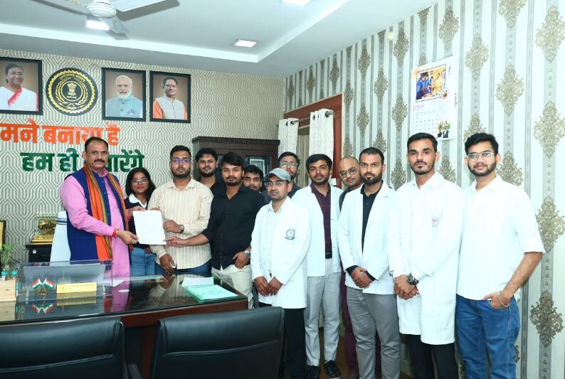 Chhattisgarh Intern Doctors Protest: मेडिकल कॉलेजों के इंटर्न डॉक्टरों का आंदोलन स्थगित, स्वास्थ्य मंत्री से मुलाकात के बाद फैसला