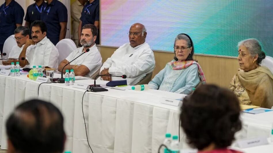 CWC बैठक में बड़ा फैसला: वंदे मातरम् के सिर्फ शुरुआती दो पैरा गाएगी कांग्रेस, राम मंदिर चंदा चोरी पर देशभर में प्रदर्शन का एलान