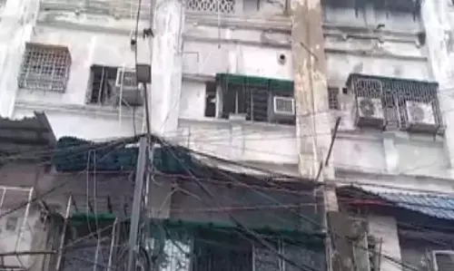 Kolkata New Market fire: कोलकाता न्यू मार्केट इलाके के होटल में आधी रात को लगी भीषण आग, 9 लोगों की मौत