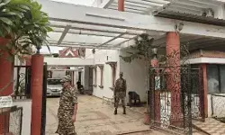 ED raids: कांग्रेस नेता रामगोपाल अग्रवाल के घर ईडी की दबिश, 8 अफसरों की टीम खंगाल रही दस्तावेज