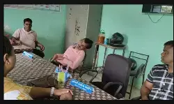 Teacher suspended : नशे की हालत में स्कूल पहुंचा शिक्षक निलंबित, ग्रामीणों की शिकायत पर हुई कार्रवाई