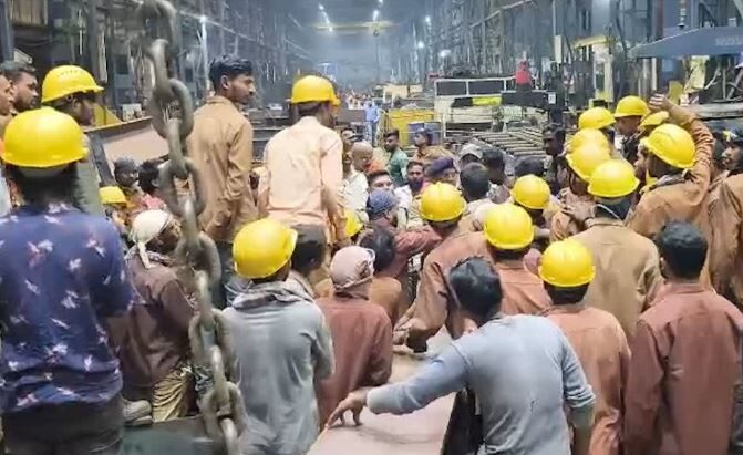 Bhilai Factory Accident: भिलाई सिस्कोल फैक्ट्री में जॉब हैंडलिंग के दौरान हादसा, मजदूर की मौत पर हंगामा