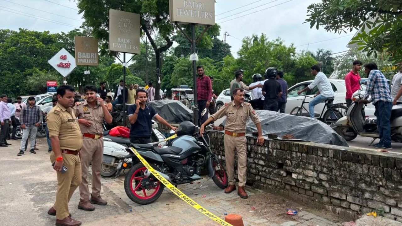 UP Crime : ICICI बैंक की रिलेशनशिप मैनेजर की हत्या, पति ने मारी गोली, खुद भी किया सुसाइड