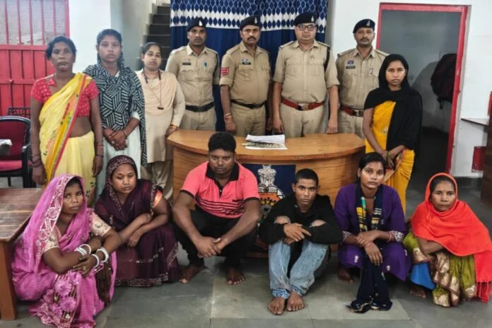 CG Crime : बस में महिलाओं की आड़ में चेन स्नैचिंग का खेल, 7 महिलाओं समेत 9 गिरफ्तार
