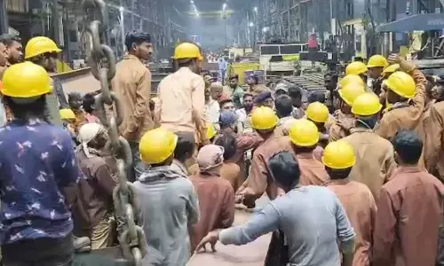 Bhilai Factory Accident: भिलाई सिस्कोल फैक्ट्री में जॉब हैंडलिंग के दौरान हादसा, मजदूर की मौत पर हंगामा