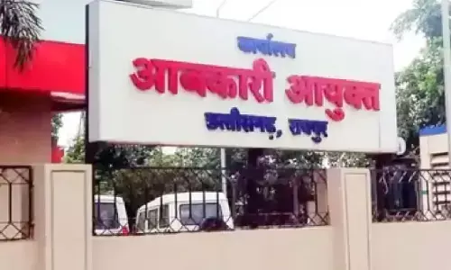 CG News : शराब दुकानों में गड़बड़ी पर आबकारी विभाग का एक्शन, दो उपनिरीक्षक सस्पेंड, एक पर चालान के बाद की कार्रवाई