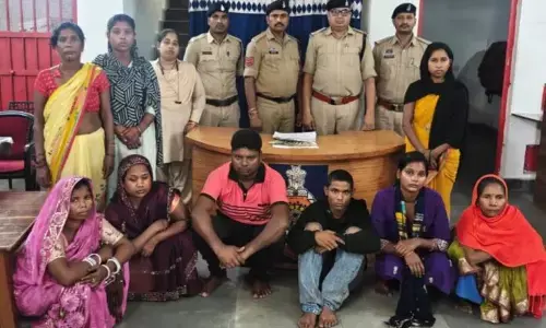 CG Crime : बस में महिलाओं की आड़ में चेन स्नैचिंग का खेल, 7 महिलाओं समेत 9 गिरफ्तार