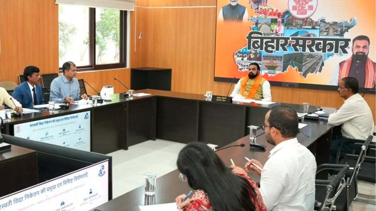 Bihar : CM सम्राट चौधरी ने दिए निर्देश, हर मॉडल स्कूल की निगरानी करेंगे अधिकारी; PTM और JEE-NEET पर फोकस