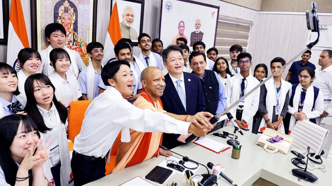 Japanese Students Visit To Lucknow: जापानी छात्रों से CM योगी का संवाद, ‘A Dialogue With The Future’ में दिखी भारत-जापान दोस्ती की नई तस्वीर