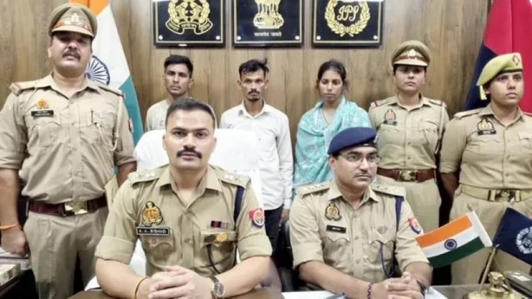 UP Crime : शादी का झांसा, हिडन कैमरा और ब्लैकमेलिंग का खेल, 5 लाख की मांग के बाद गिरोह का खुलासा