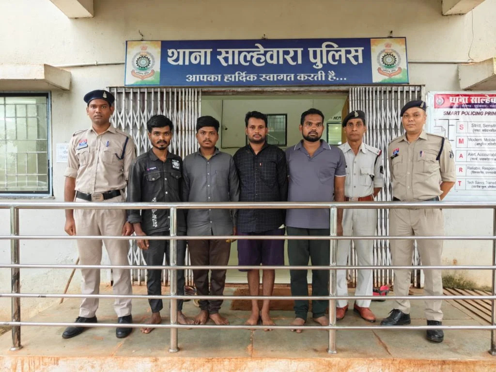 CG News : दो पिकअप में ठूंसकर ले जाए जा रहे 10 मवेशी बरामद, 4 आरोपी गिरफ्तार