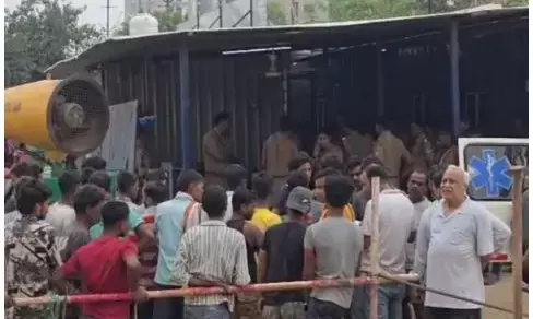 Vrindavan Omaxe Mall: ओमैक्स मॉल में शटरिंग गिरने से तीन की मौत, एक की हालत गंभीर