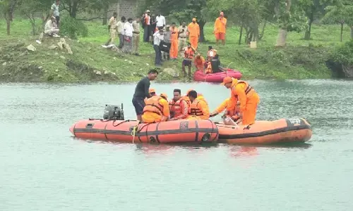 Raipur City News : 48 घंटे बाद भी आदिल का सुराग नहीं, गहरे पानी में SDRF-NDRF का रेस्क्यू जारी
