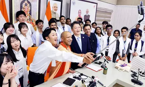Japanese Students Visit To Lucknow: जापानी छात्रों से CM योगी का संवाद, ‘A Dialogue With The Future’ में दिखी भारत-जापान दोस्ती की नई तस्वीर