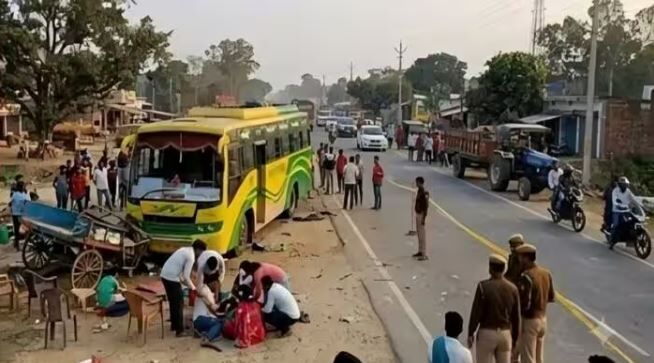 Bihar News: ऑर्केस्ट्रा देख रहे लोगों को बस ने रौंदा, 5 की मौत, कई घायल, बढ़ सकता है मौत का आंकड़ा