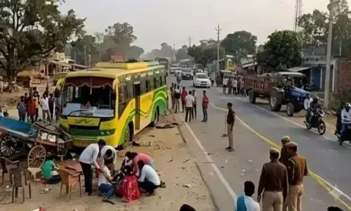 Bihar News: ऑर्केस्ट्रा देख रहे लोगों को बस ने रौंदा, 5 की मौत, कई घायल, बढ़ सकता है मौत का आंकड़ा Bihar News: ऑर्केस्ट्रा देख रहे लोगों को बस ने रौंदा, 5 की मौत, कई घायल, बढ़ सकता है मौत का आंकड़ा