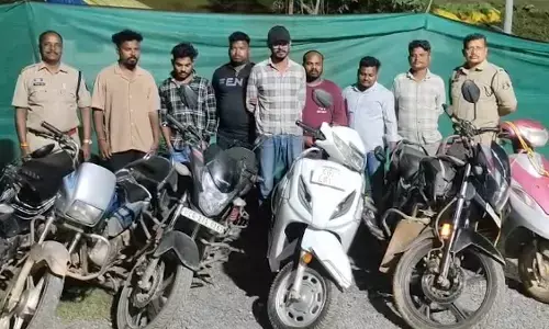 CG Crime : जंगल में सज रही थी जुए की महफिल, पुलिस ने मारी दबिश, 7 जुआरी गिरफ्तार