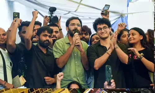 CJP स्पोकेसपर्सन आशुतोष से मारपीट मामले में दोनों पक्षों ने दर्ज कराई FIR, स्कूल दूसरे जगह शिफ्ट CJP स्पोकेसपर्सन आशुतोष से मारपीट मामले में दोनों पक्षों ने दर्ज कराई FIR, स्कूल दूसरे जगह शिफ्ट