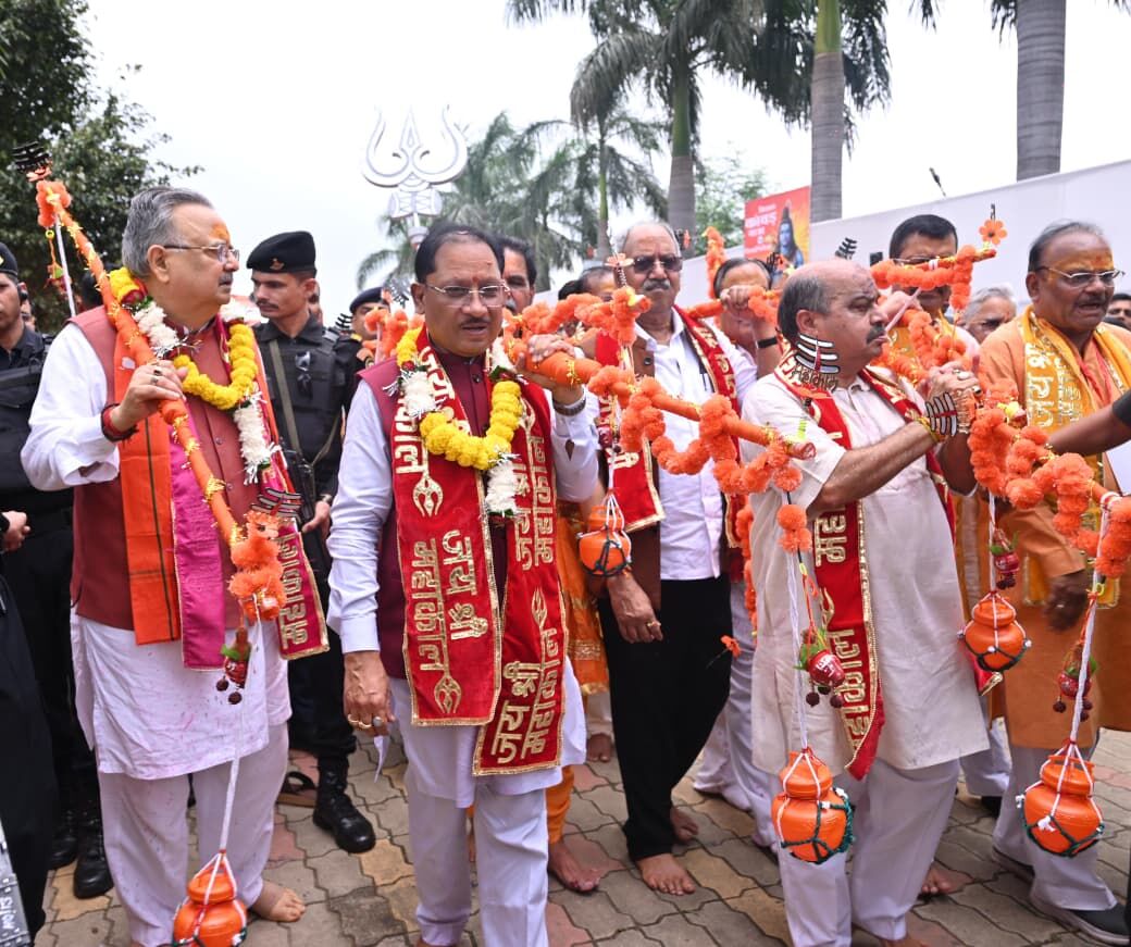 Raipur City News : सावन में शिवभक्ति में डूबा रायपुर, सीएम विष्णुदेव साय ने किया रुद्राभिषेक, हजारों कांवड़िए हटकेश्वरनाथ महादेव के लिए रवाना
