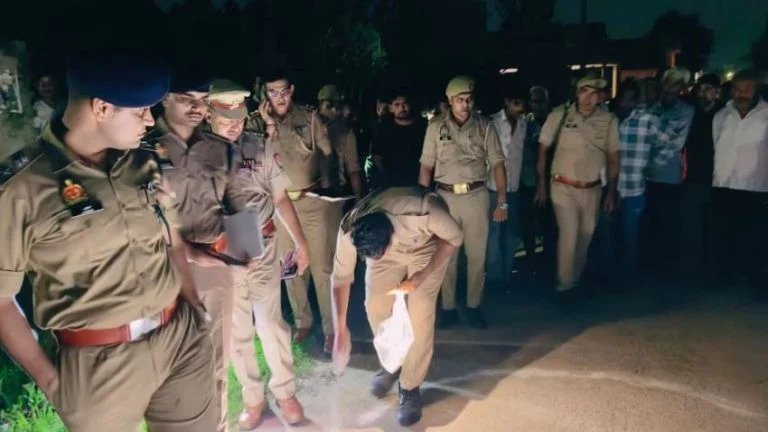 UP Crime : मामूली विवाद ने लिया खूनी मोड़, शिक्षक ने पत्नी पर फावड़े से किया हमला, मौत के बाद गिरफ्तार