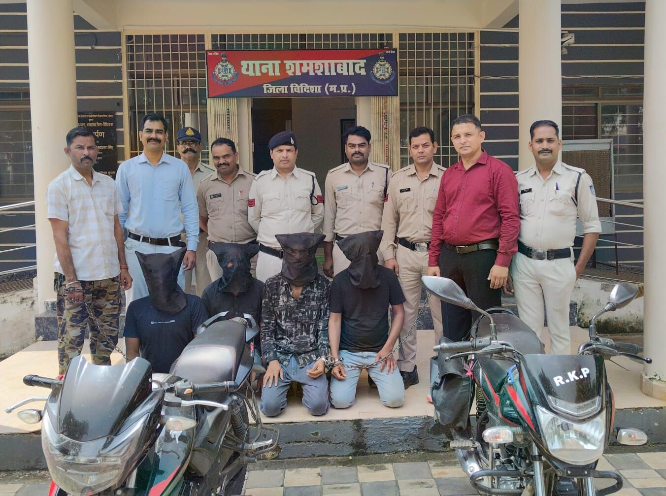 MP News : विदिशा में व्यापारी को गोली मारकर लूटने वाले अंतरराज्यीय गिरोह का पर्दाफाश, 4 आरोपी गिरफ्तार