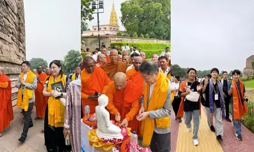 Japan Delegation Sarnath Visit: बुद्ध तपोस्थली सारनाथ में जापानी डेलिगेशन का हुआ भव्य स्वागत, बौद्ध पर्यटन को मिल सकती है नई रफ्तार Japan Delegation Sarnath Visit: बुद्ध तपोस्थली सारनाथ में जापानी डेलिगेशन का हुआ भव्य स्वागत, बौद्ध पर्यटन को मिल सकती है नई रफ्तार