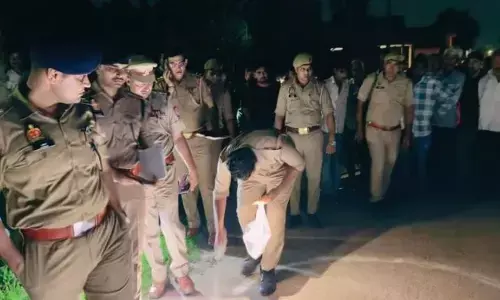 UP Crime : मामूली विवाद ने लिया खूनी मोड़, शिक्षक ने पत्नी पर फावड़े से किया हमला, मौत के बाद गिरफ्तार UP Crime : मामूली विवाद ने लिया खूनी मोड़, शिक्षक ने पत्नी पर फावड़े से किया हमला, मौत के बाद गिरफ्तार