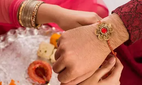 Raksha Bandhan 2026 : 28 अगस्त को पूरे दिन बांध सकेंगे राखी, भद्रा नहीं डालेगी बाधा; जानें शुभ मुहूर्त