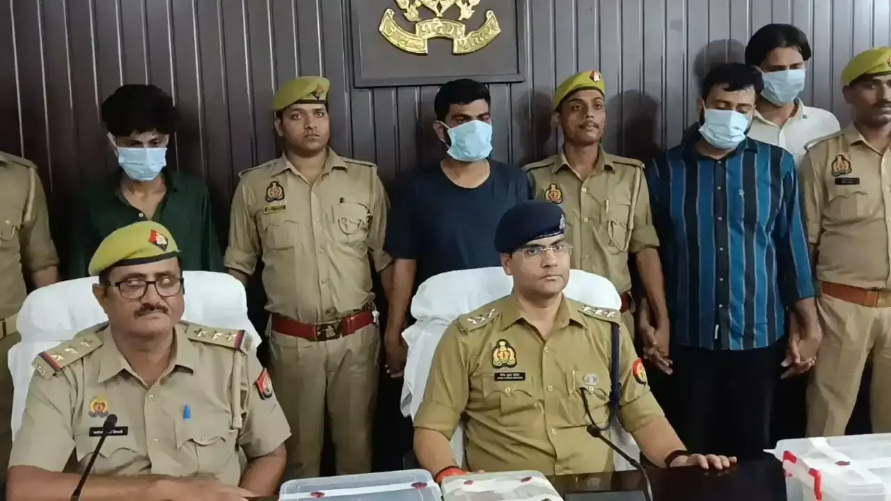 Cyber Fraud : 116 करोड़ की साइबर ठगी का भंडाफोड़, गैंग के सरगना समेत 4 गिरफ्तार Cyber Fraud : 116 करोड़ की साइबर ठगी का भंडाफोड़, गैंग के सरगना समेत 4 गिरफ्तार