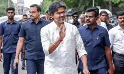 Tamil Nadu : सीएम विजय का बड़ा ऐलान, साल में 3 फ्री LPG सिलेंडर; महिलाओं और ट्रांसजेंडर्स के लिए बस यात्रा मुफ्त