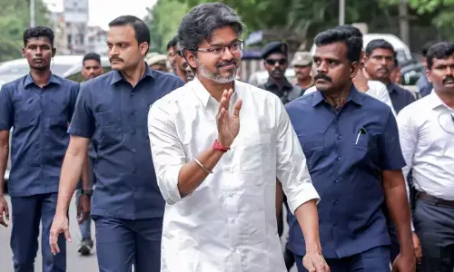 Tamil Nadu : सीएम विजय का बड़ा ऐलान, साल में 3 फ्री LPG सिलेंडर; महिलाओं और ट्रांसजेंडर्स के लिए बस यात्रा मुफ्त Tamil Nadu : सीएम विजय का बड़ा ऐलान, साल में 3 फ्री LPG सिलेंडर; महिलाओं और ट्रांसजेंडर्स के लिए बस यात्रा मुफ्त