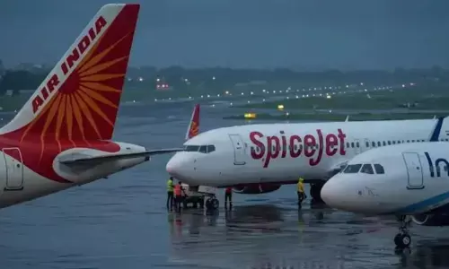 Delhi-NCR में भारी बारिश ने बढ़ाई मुश्किलें, 15 फ्लाइट डायवर्ट; रेड अलर्ट जारी