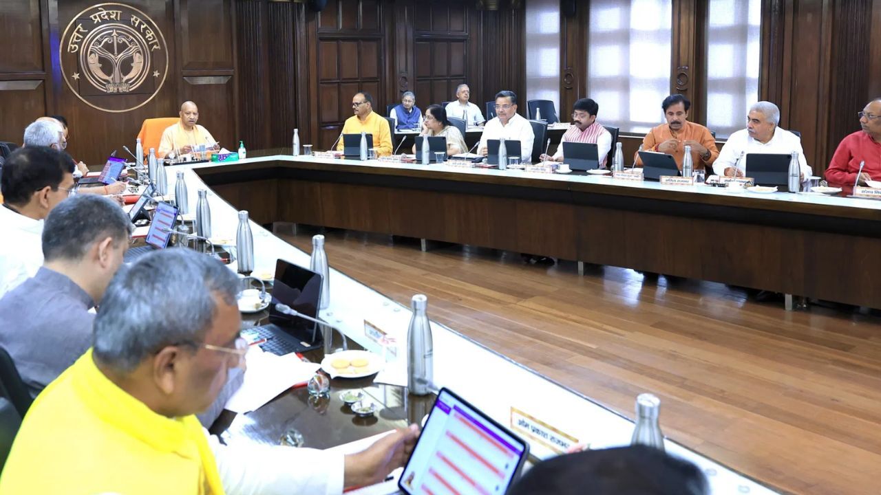 UP Cabinet : योगी कैबिनेट के बड़े फैसले : 60 से अधिक उम्र की महिलाओं को आजीवन फ्री बस यात्रा; एक्सप्रेसवे विस्तार और छात्रवृत्ति पोर्टल को दी मंजूरी