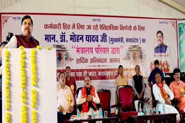 MP News : मंत्रालय में कर्मचारियों ने मुख्यमंत्री का किया अभिनंदन, CM मोहन बोले- आपके प्रमोशन के साथ जुड़ा मेरा इमोशन