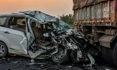 MP Accident : तेज रफ्तार अर्टिगा कार खड़े ट्रक से जा टकराई, मां-बेटी की मौत, 3 घायल