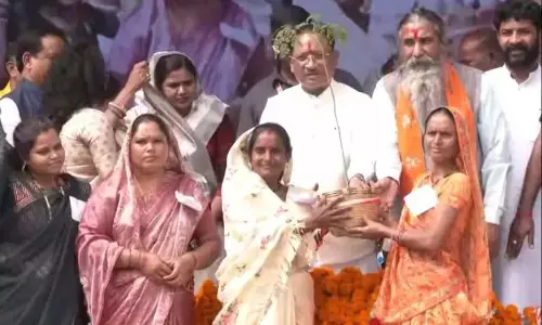 Mahtari Vandan Yojana: राखी से पहले विष्णु भइया ने पूरा किया अपना वादा, महतारी वंदन योजना की 31वीं किश्त जारी, देखें लाइव