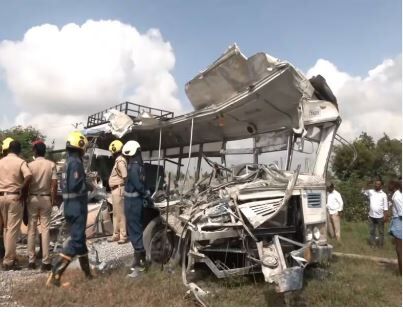 Telangana Bus Accident: ट्रक से टकराई यात्रियों से भरी बस, 6 की दर्दनाक मौत, कई घायल