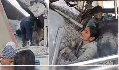 36900-telangana-bus-accident Telangana Bus Accident: ट्रक से टकराई यात्रियों से भरी बस, 6 की दर्दनाक मौत, कई घायल