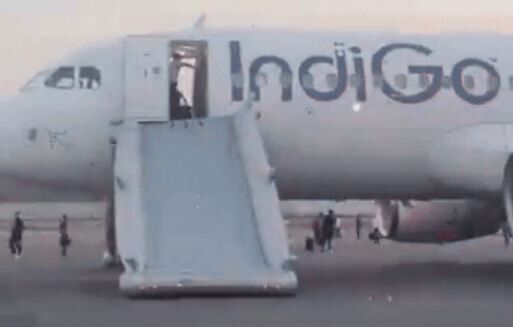 Indigo flight bomb threat: हवा में थी लखनऊ-बेंगलुरु इंडिगो फ्लाइट तभी मिली बम की धमकी, बेंगलुरु एयरपोर्ट पर करानी पड़ी इमरजेंसी लैंडिंग