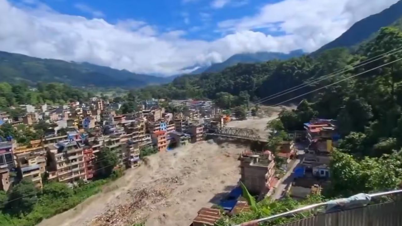 Nepal Flash Flood : नेपाल में बाढ़ से भारी तबाही, अब तक 100 से अधिक शव बरामद; 133 भारतीय समेत 403 लोग लापता