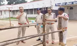 CG News : रक्षाबंधन पर्व पर केंद्रीय जेल दुर्ग में 5 हजार तक बहनें भाइयों को बांधेंगी राखी, दिशा निर्देश जारी