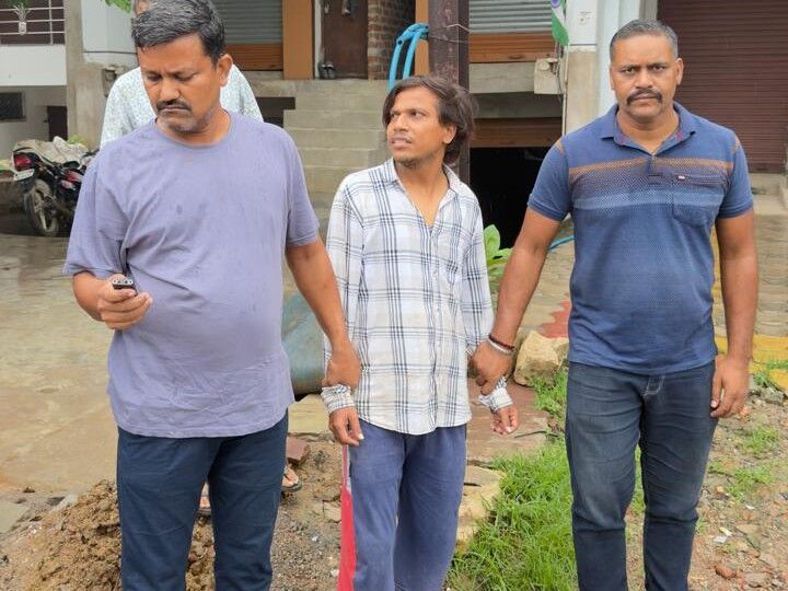 MP News : लोकायुक्त ने की कार्रवाई, नामांतरण के लिए 30 हजार की रिश्वत मांगने वाला पटवारी गिरफ्तार